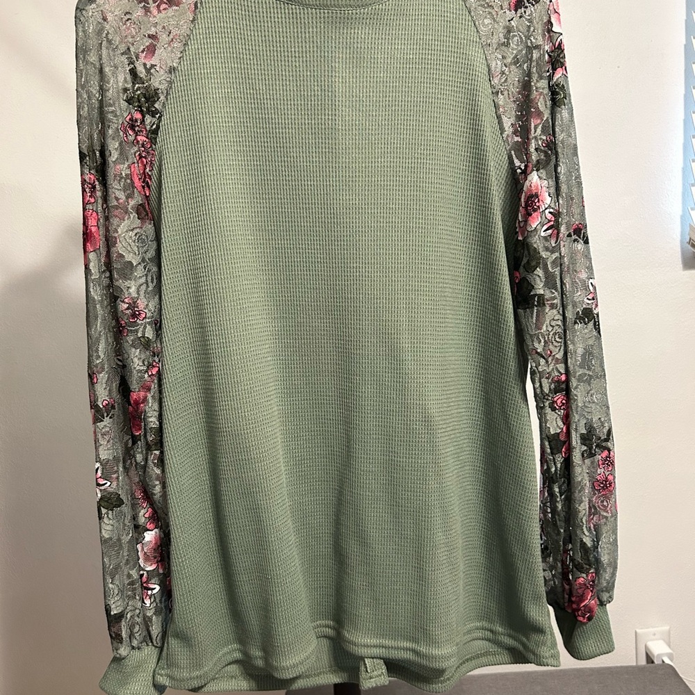 SHEIN Green Top with Floral Sleeves